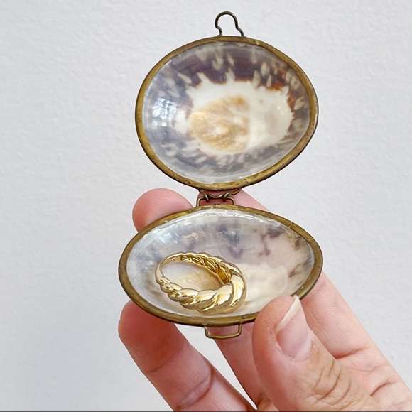 Brown Shell Trinket Brown Engagement Ring Box - Picture 7 of 9